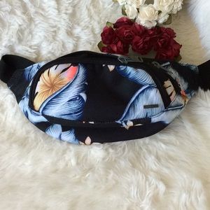 HOST PICK!!!!!!  NWOT. ROXY Bag